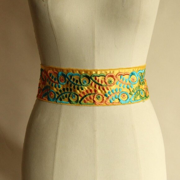 Vintage 1980s 1990s Belt, Ethnic Folk Art Yellow Satin Floral Embroidered Wide - Picture 3 of 10